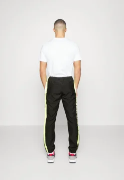 Lacoste Sport Tennis Pant Block - Trainingsbroek - Noir/Jaune/Blanc -Lacoste Sport 04bb1a02e2f6431d8c645f07741a3373 scaled