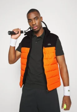 Lacoste Sport Bodywarmer - Black/Celosia -Lacoste Sport 075994b4f49f4cea8a6aa22085adb23f scaled