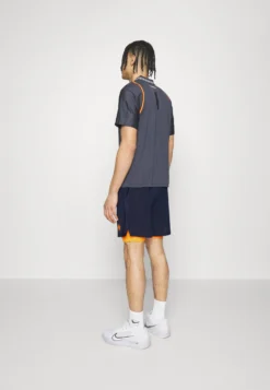 Lacoste Sport Tennis Short 2-In-1 - Korte Broeken - Navy Blue/Flashy Orange -Lacoste Sport 1673631dfbab448abbb590ae1ac0c910 scaled