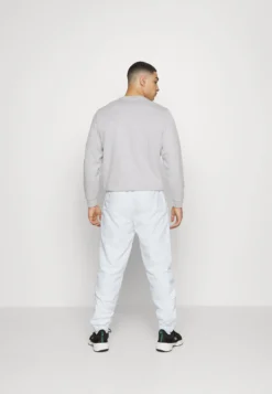 Lacoste Sport Tennis Pant Classic - Trainingsbroek - White -Lacoste Sport 18b26787e59b4b058b270d194a5317ce scaled