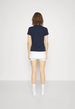 Lacoste Sport Classic - T-Shirt Basic - Navy Blue -Lacoste Sport 1cb8a6e2b0704d6ca0aa9e53563f63bd scaled