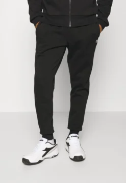 Lacoste Sport Tracksuit Hodded - Trainingspak - Black -Lacoste Sport 28f4e9f711494bd8af282cd101ff04b5 scaled