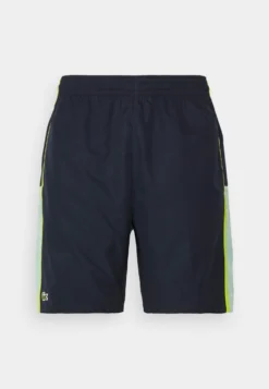 Lacoste Sport Tennis Short Block - Korte Broeken - Bleu Marine Vert Clair Jaune -Lacoste Sport 29c700d9b4a843f683b92bfd16a6c5eb scaled