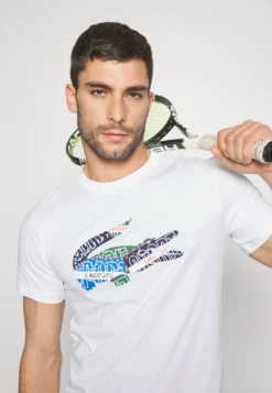 Lacoste Sport Big Logo Multicolored - Sport T-Shirt - White -Lacoste Sport 34fc54f5040049dfb5694410ad5981d2 scaled