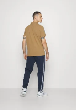 Lacoste Sport Tapered - Poloshirt - Marron -Lacoste Sport 3aa4c10ad60e45acb3546489533866ba scaled