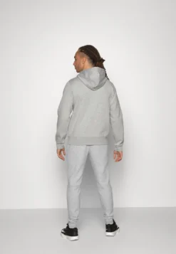 Lacoste Sport Tracksuit Hodded - Trainingspak - Silver Chine -Lacoste Sport 48e644be1b094476aa45eb21147fbbb6 scaled