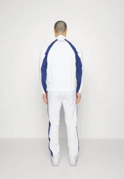 Lacoste Sport Tracksuit - Trainingspak - White/Limeira Zin Methylene -Lacoste Sport 55d6601aecbc400fae30b992263ede0c scaled
