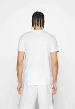 Lacoste Sport Shirt Print - T-Shirt Print - White -Lacoste Sport 605c241fdce3461cb325d9dd85f8bd7c scaled