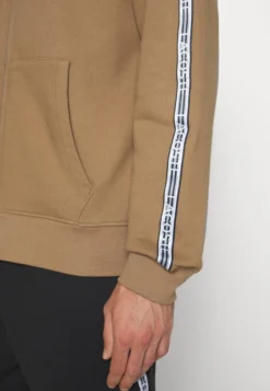 Lacoste Sport Tapered - Sweater Met Rits - Marron -Lacoste Sport 6754c09867c94ac0ac04c1fad755bf11 scaled