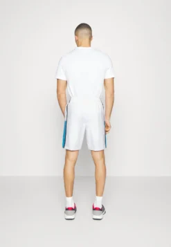 Lacoste Sport Tennis Short Block - Korte Broeken - Blanc/Bleu/Bleu Marine -Lacoste Sport 6b4d483a75774073addacc06838835b1 scaled