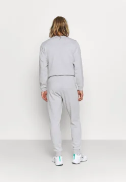 Lacoste Sport Jogpant - Trainingsbroek - Gris Chine/Gris Fonce -Lacoste Sport 738c373351ba4fe9a750a648088c7725 scaled