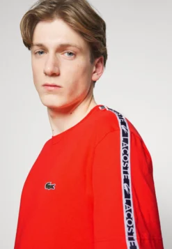 Lacoste Sport Tapered - T-Shirt Print - Rouge -Lacoste Sport 7a0e3bf21c2b4bd4b23aa76be84c8480 scaled