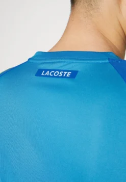 Lacoste Sport Tennis Tour - Sport T-Shirt - Bleu Jaune -Lacoste Sport 8ea4ba54eaaa4f9c973430011f83c171 scaled