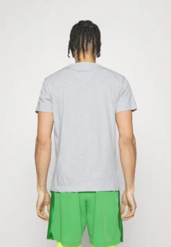 Lacoste Sport Logo Croc - T-Shirt Print - Gris Chiné 7 Lacoste Sport Logo Croc - T-Shirt Print - Gris Chiné -Lacoste Sport 98cdece629904377974263393a2780af scaled