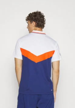 Lacoste Sport Tennis - T-Shirt Print - Blanc/Orange/Bordeaux/Bleu Marine -Lacoste Sport c059ffcd8e48429e9ed877aaeb27d39c scaled