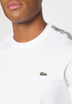 Lacoste Sport Tapered - T-Shirt Print - White 9 Lacoste Sport Tapered - T-Shirt Print - White -Lacoste Sport c0f93d27fd084b6b807d441261bc5d8e scaled
