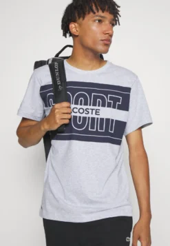 Lacoste Sport Logo Graphic - T-Shirt Print - Gris Chine -Lacoste Sport ced077b9f2764a94b5fba7b2e53aa830 scaled