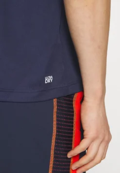 Lacoste Sport Tennis - Poloshirt - Bleu Marine/Vert/Jaune -Lacoste Sport d12fc61b61914dc49b23903356eee163 scaled