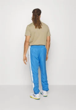 Lacoste Sport Tennis Pant - Trainingsbroek - Bleu Blanc -Lacoste Sport d83efdc985f044f098097f0f9c9c4695 scaled